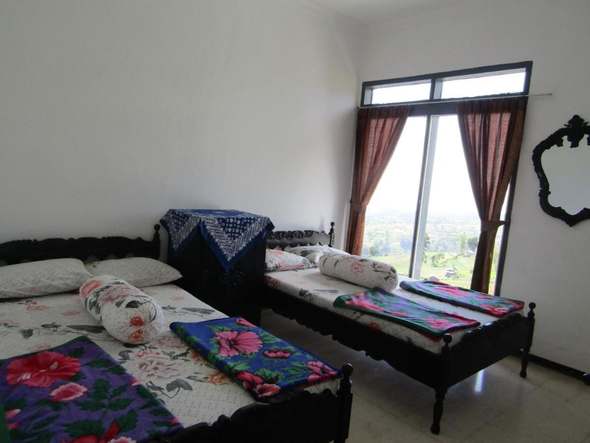 Hotel Pantes Sarangan Ngoại thất bức ảnh
