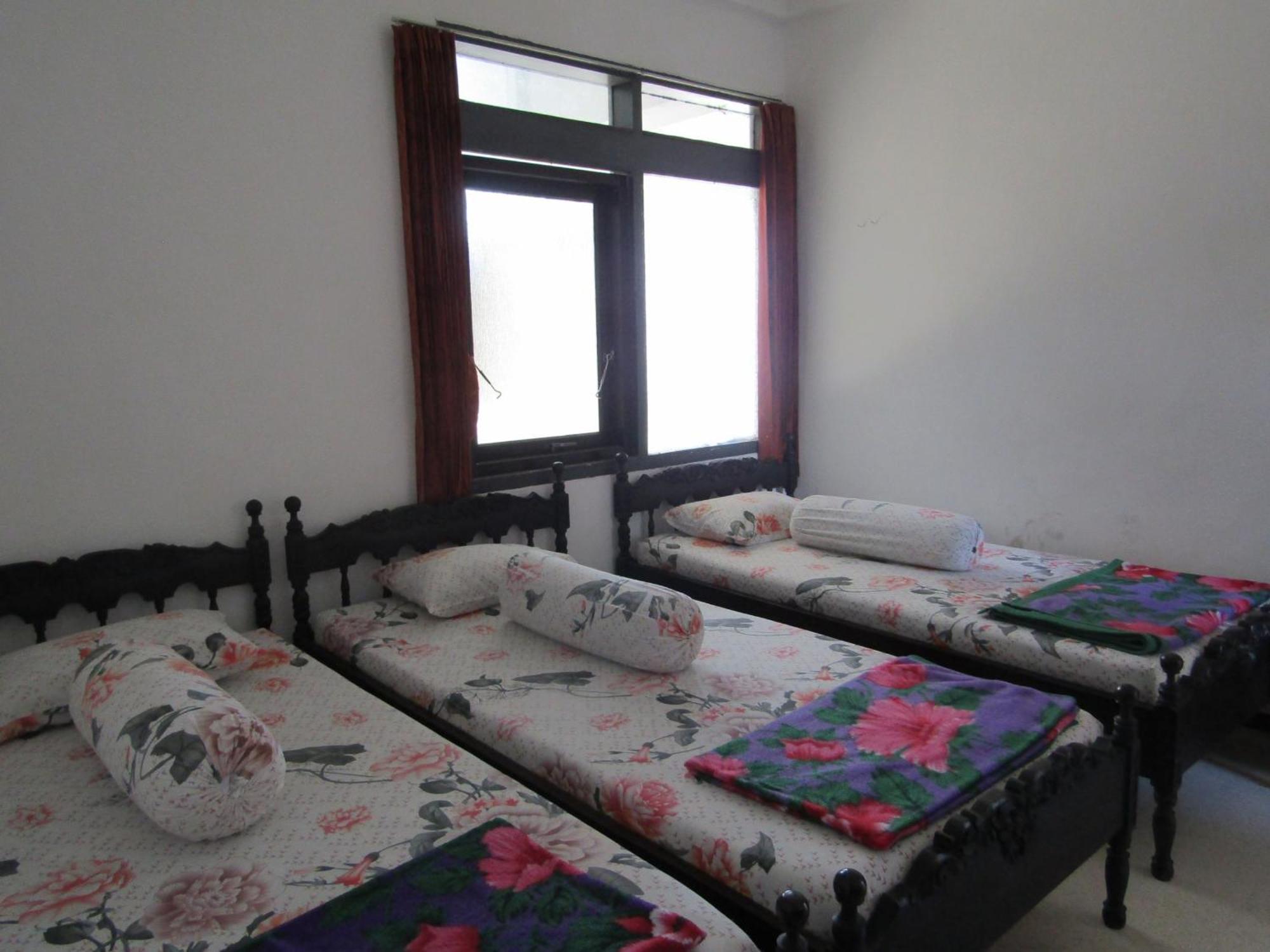 Hotel Pantes Sarangan Ngoại thất bức ảnh
